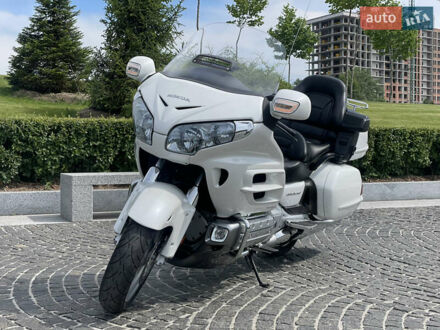 Хонда GL 1800 Gold Wing 2009 у Дніпро (Дніпропетровську) на Automoto.ua Білий Хонда GL 1800 Gold Wing, об'ємом двигуна 1.8 л та пробігом 60 тис. км за 11999 $, фото 1 на Automoto.ua