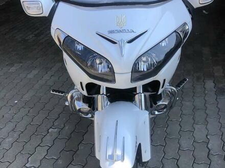Хонда GL 1800 Gold Wing 2013 у Дніпро (Дніпропетровську) на Automoto.ua Білий Хонда GL 1800 Gold Wing, об'ємом двигуна 0 л та пробігом 30 тис. км за 15000 $, фото 1 на Automoto.ua