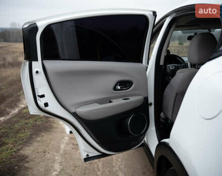 Белый Хонда ХРВ, объемом двигателя 1.8 л и пробегом 130 тыс. км за 15000 $, фото 18 на Automoto.ua