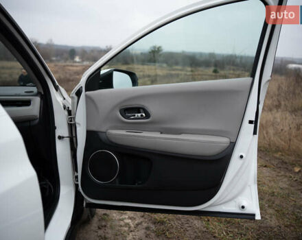 Белый Хонда ХРВ, объемом двигателя 1.8 л и пробегом 130 тыс. км за 15000 $, фото 23 на Automoto.ua