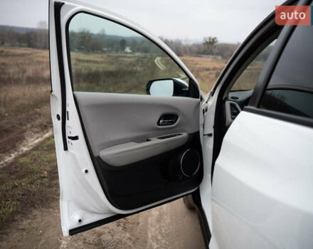 Белый Хонда ХРВ, объемом двигателя 1.8 л и пробегом 130 тыс. км за 15000 $, фото 16 на Automoto.ua