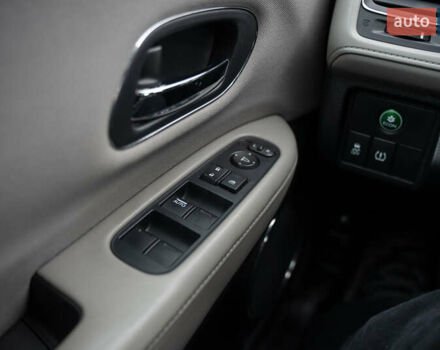 Белый Хонда ХРВ, объемом двигателя 1.8 л и пробегом 130 тыс. км за 15000 $, фото 32 на Automoto.ua