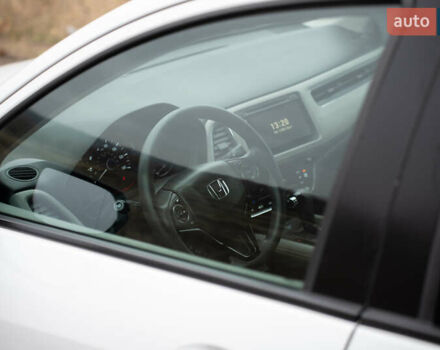 Белый Хонда ХРВ, объемом двигателя 1.8 л и пробегом 130 тыс. км за 15000 $, фото 15 на Automoto.ua