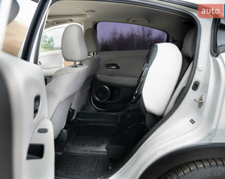 Белый Хонда ХРВ, объемом двигателя 1.8 л и пробегом 130 тыс. км за 15000 $, фото 38 на Automoto.ua