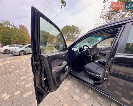 Черный Хонда ХРВ, объемом двигателя 1.6 л и пробегом 289 тыс. км за 6400 $, фото 29 на Automoto.ua