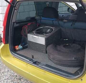 Желтый Хонда ХРВ, объемом двигателя 1.59 л и пробегом 323 тыс. км за 4600 $, фото 3 на Automoto.ua