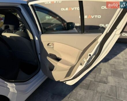 Білий Хонда Інсайт, об'ємом двигуна 1.3 л та пробігом 136 тис. км за 8000 $, фото 53 на Automoto.ua
