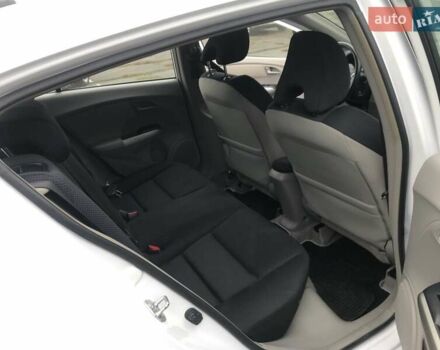 Белый Хонда Инсайт, объемом двигателя 1.34 л и пробегом 220 тыс. км за 10500 $, фото 7 на Automoto.ua