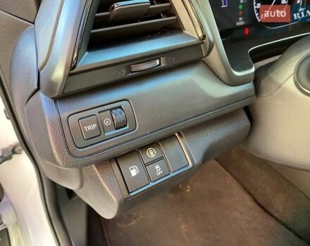 Белый Хонда Инсайт, объемом двигателя 1.5 л и пробегом 150 тыс. км за 16400 $, фото 12 на Automoto.ua