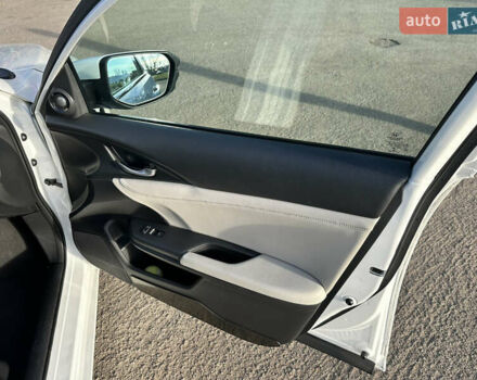 Белый Хонда Инсайт, объемом двигателя 1.5 л и пробегом 75 тыс. км за 17700 $, фото 4 на Automoto.ua