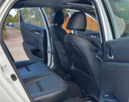 Белый Хонда Инсайт, объемом двигателя 1.5 л и пробегом 16 тыс. км за 10000 $, фото 9 на Automoto.ua