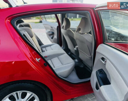 Красный Хонда Инсайт, объемом двигателя 1.3 л и пробегом 37 тыс. км за 8350 $, фото 36 на Automoto.ua