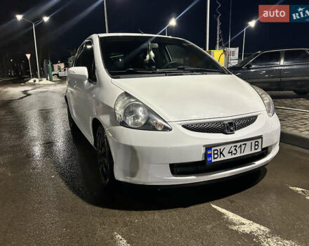 Белый Хонда Джаз, объемом двигателя 1.34 л и пробегом 199 тыс. км за 5200 $, фото 1 на Automoto.ua