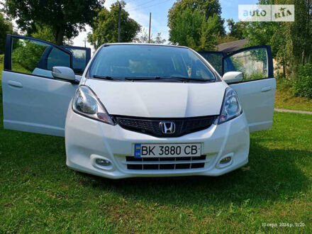 Хонда Джаз 2012 в Ровно на Automoto.ua Белый Хонда Джаз, объемом двигателя 1.34 л и пробегом 210 тыс. км за 7200 $, фото 1 на Automoto.ua