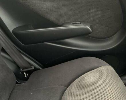 Черный Хонда Джаз, объемом двигателя 1.4 л и пробегом 250 тыс. км за 4999 $, фото 57 на Automoto.ua