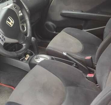 Хонда Джаз 2007 в Никополе на Automoto.ua Красный Хонда Джаз, объемом двигателя 1.34 л и пробегом 128 тыс. км за 5650 $, фото 10 на Automoto.ua