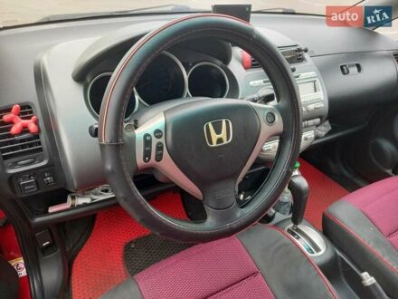 Красный Хонда Джаз, объемом двигателя 1.34 л и пробегом 190 тыс. км за 5500 $, фото 1 на Automoto.ua