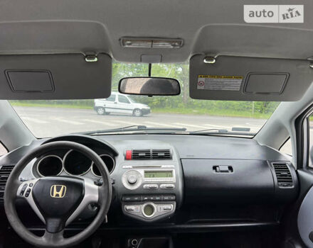 Сірий Хонда Джаз, об'ємом двигуна 1.34 л та пробігом 299 тис. км за 2555 $, фото 14 на Automoto.ua