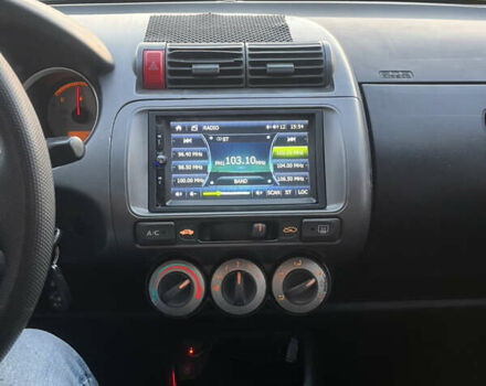 Серый Хонда Джаз, объемом двигателя 1.34 л и пробегом 213 тыс. км за 4350 $, фото 4 на Automoto.ua