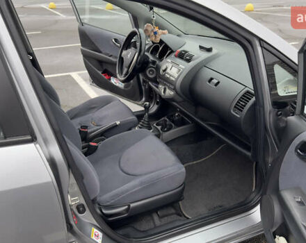 Серый Хонда Джаз, объемом двигателя 1.34 л и пробегом 205 тыс. км за 4500 $, фото 2 на Automoto.ua