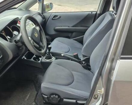 Серый Хонда Джаз, объемом двигателя 1.3 л и пробегом 150 тыс. км за 4400 $, фото 5 на Automoto.ua