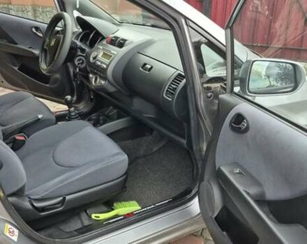 Серый Хонда Джаз, объемом двигателя 1.3 л и пробегом 150 тыс. км за 4400 $, фото 1 на Automoto.ua