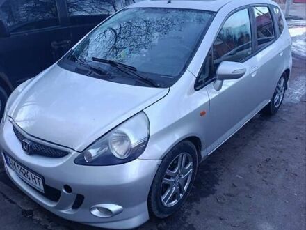 Серый Хонда Джаз, объемом двигателя 1.3 л и пробегом 200 тыс. км за 5500 $, фото 1 на Automoto.ua