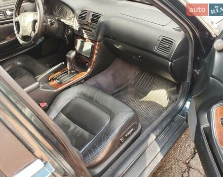 Зеленый Хонда Легенд, объемом двигателя 3.21 л и пробегом 500 тыс. км за 2200 $, фото 7 на Automoto.ua