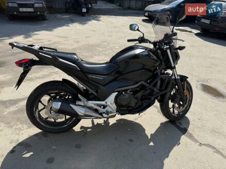 Хонда NC 700S 2012 у Дніпро (Дніпропетровську) на Automoto.ua Чорний Хонда NC 700S, об'ємом двигуна 0.7 л та пробігом 56 тис. км за 5800 $, фото 1 на Automoto.ua