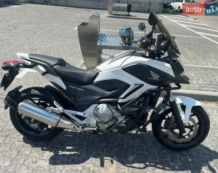 Белый Хонда NC 700X, объемом двигателя 0 л и пробегом 25 тыс. км за 7700 $, фото 2 на Automoto.ua