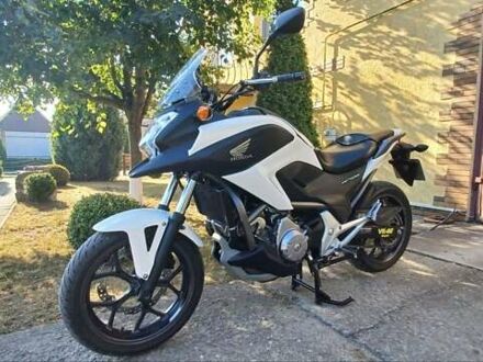 Хонда NC 700X 2012 в Краснокутске на Automoto.ua Белый Хонда NC 700X, объемом двигателя 0 л и пробегом 45 тыс. км за 6000 $, фото 1 на Automoto.ua