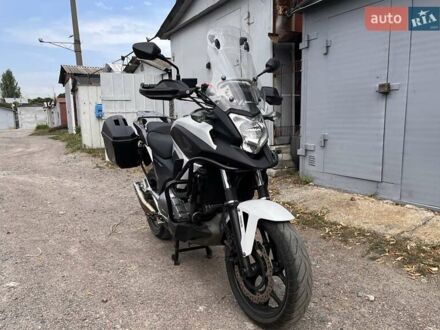 Хонда NC 700X 2013 в Черкассах на Automoto.ua Белый Хонда NC 700X, объемом двигателя 0.7 л и пробегом 37 тыс. км за 6800 $, фото 1 на Automoto.ua
