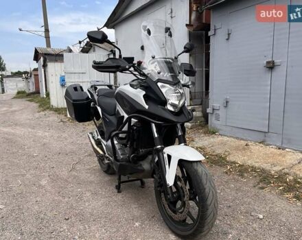 Белый Хонда NC 700X, объемом двигателя 0.7 л и пробегом 37 тыс. км за 6800 $, фото 1 на Automoto.ua