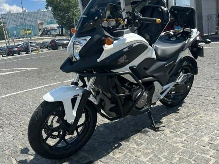 Хонда NC 700X 2014 в Киеве на Automoto.ua Белый Хонда NC 700X, объемом двигателя 0 л и пробегом 25 тыс. км за 7700 $, фото 1 на Automoto.ua