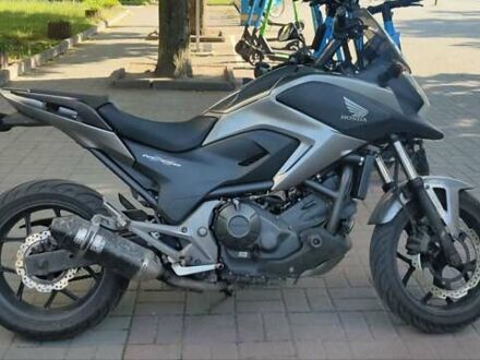 Хонда NC 700X 2015 в Виннице на Automoto.ua Серый Хонда NC 700X, объемом двигателя 0.75 л и пробегом 107 тыс. км за 5850 $, фото 1 на Automoto.ua