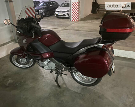 Красный Хонда NT 700V, объемом двигателя 0.7 л и пробегом 24 тыс. км за 6200 $, фото 2 на Automoto.ua