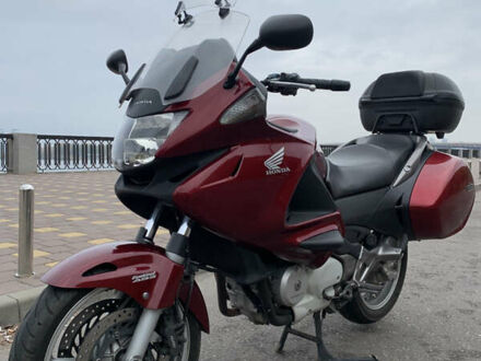 Красный Хонда NT 700V, объемом двигателя 0.7 л и пробегом 80 тыс. км за 5700 $, фото 1 на Automoto.ua