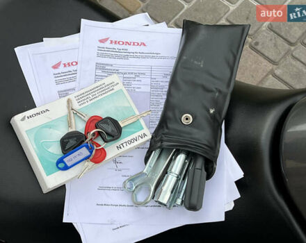 Серый Хонда NT 700V, объемом двигателя 0.7 л и пробегом 38 тыс. км за 5550 $, фото 3 на Automoto.ua