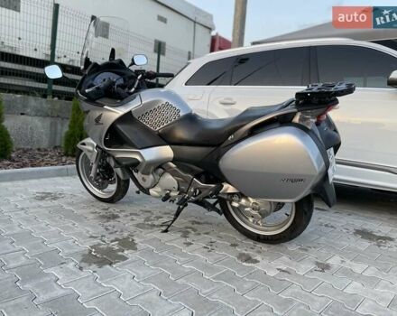 Серый Хонда NT 700V, объемом двигателя 0.68 л и пробегом 83 тыс. км за 5600 $, фото 4 на Automoto.ua