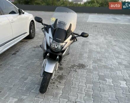 Серый Хонда NT 700V, объемом двигателя 0.68 л и пробегом 83 тыс. км за 5600 $, фото 3 на Automoto.ua