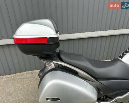 Серый Хонда NT 700V, объемом двигателя 0.68 л и пробегом 6 тыс. км за 8200 $, фото 7 на Automoto.ua