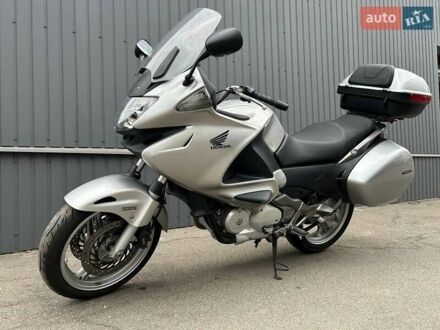 Хонда NT 700V 2011 у Чернігові на Automoto.ua Сірий Хонда NT 700V, об'ємом двигуна 0.68 л та пробігом 1 тис. км за 8200 $, фото 1 на Automoto.ua