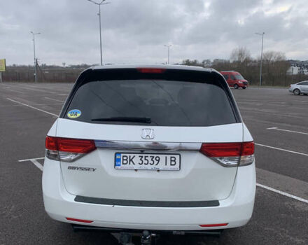 Белый Хонда Одиссей, объемом двигателя 3.47 л и пробегом 220 тыс. км за 14999 $, фото 4 на Automoto.ua