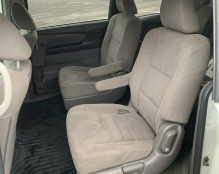 Белый Хонда Одиссей, объемом двигателя 3.47 л и пробегом 220 тыс. км за 14999 $, фото 15 на Automoto.ua