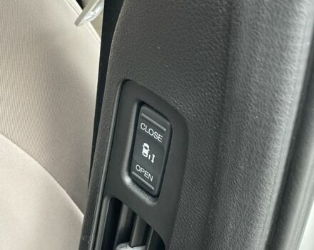 Белый Хонда Одиссей, объемом двигателя 3.5 л и пробегом 99 тыс. км за 18500 $, фото 13 на Automoto.ua