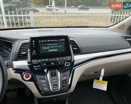 Белый Хонда Одиссей, объемом двигателя 3.47 л и пробегом 33 тыс. км за 32000 $, фото 11 на Automoto.ua