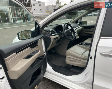 Белый Хонда Одиссей, объемом двигателя 3.47 л и пробегом 33 тыс. км за 32000 $, фото 7 на Automoto.ua