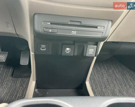 Белый Хонда Одиссей, объемом двигателя 3.47 л и пробегом 33 тыс. км за 32000 $, фото 9 на Automoto.ua