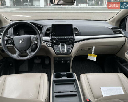 Белый Хонда Одиссей, объемом двигателя 3.47 л и пробегом 33 тыс. км за 32000 $, фото 5 на Automoto.ua