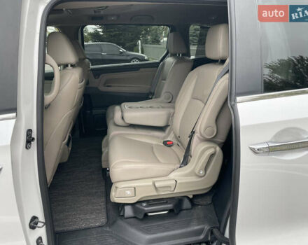 Белый Хонда Одиссей, объемом двигателя 3.47 л и пробегом 33 тыс. км за 32000 $, фото 6 на Automoto.ua